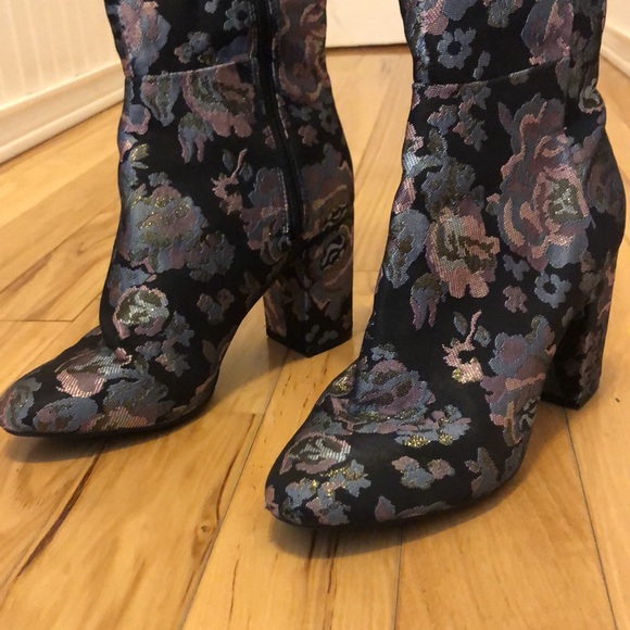 Kenneth Cole Reaction women’s time to step floral tapestry riding boot - Picture 3 of 10